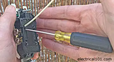 Remove wire from push-in receptacle1